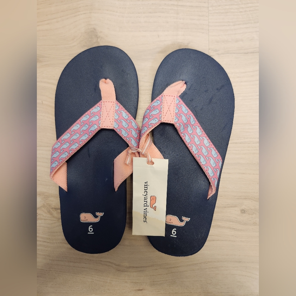 Vineyard Vines Women's Size 6 Pink & Blue Whale Flip-Flops / Sandals NWT